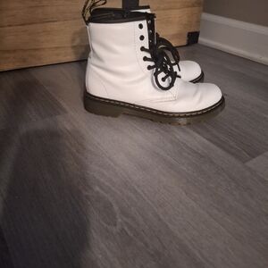 DOC MARTINS White Lace-Up Boots